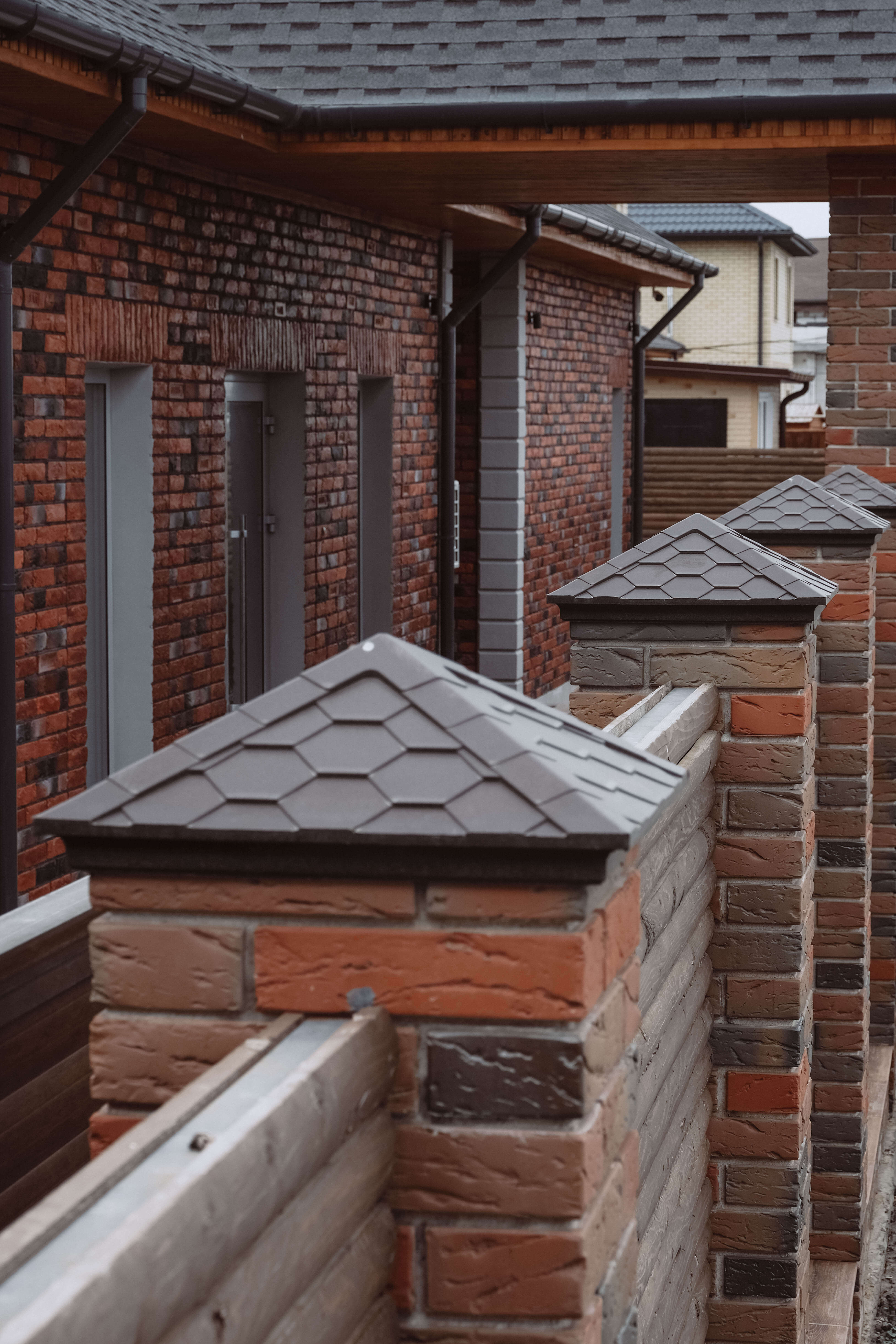 Колпак Zking Эверест Коричневый на столб 1.5х1.5 кирпича (390х390мм) в Владикавказе фото